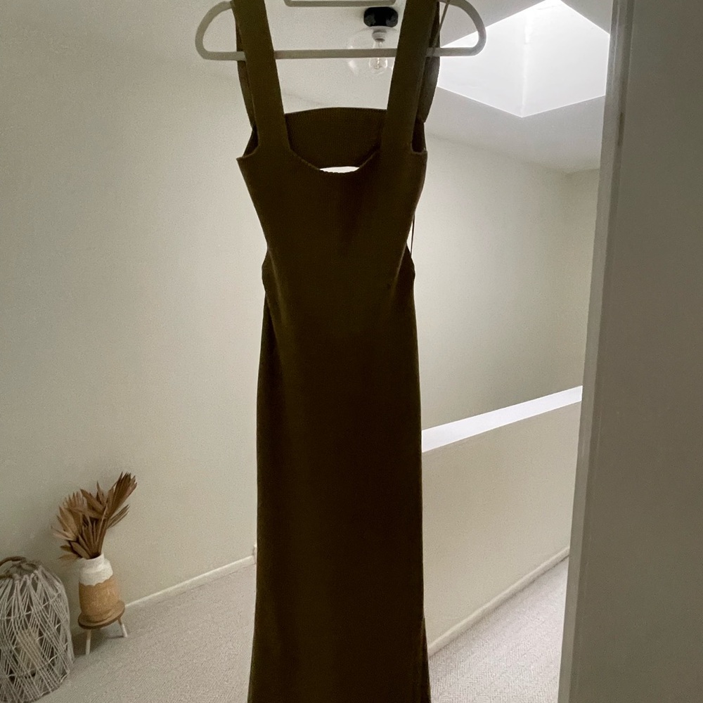 Elegant Olive Green Sleeveless Dress